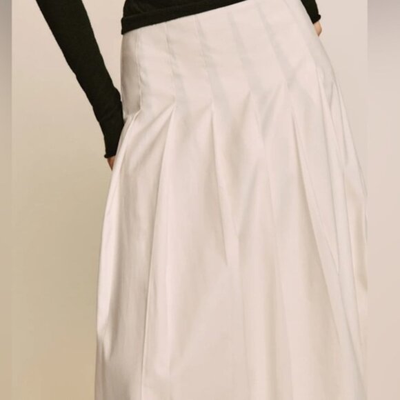 NEW Reformation Zinnia Low Waist Skirt in White | size 2 - Picture 4 of 13